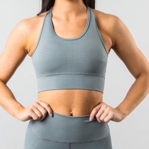 Alphalete Vault Bra size M